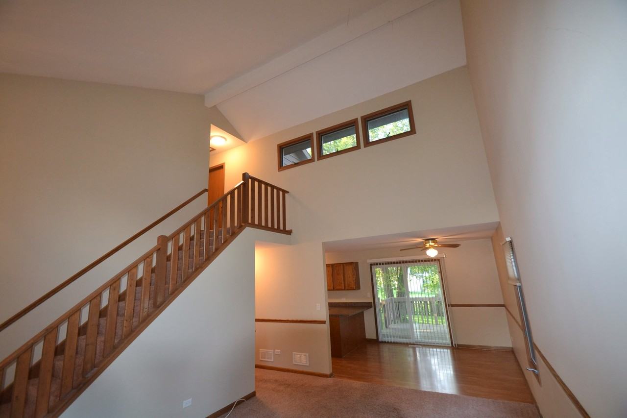 25225 Entrance Dr - Photo 3 of 10