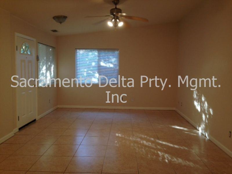 1-2 Montrose Dr - Photo 3 of 11