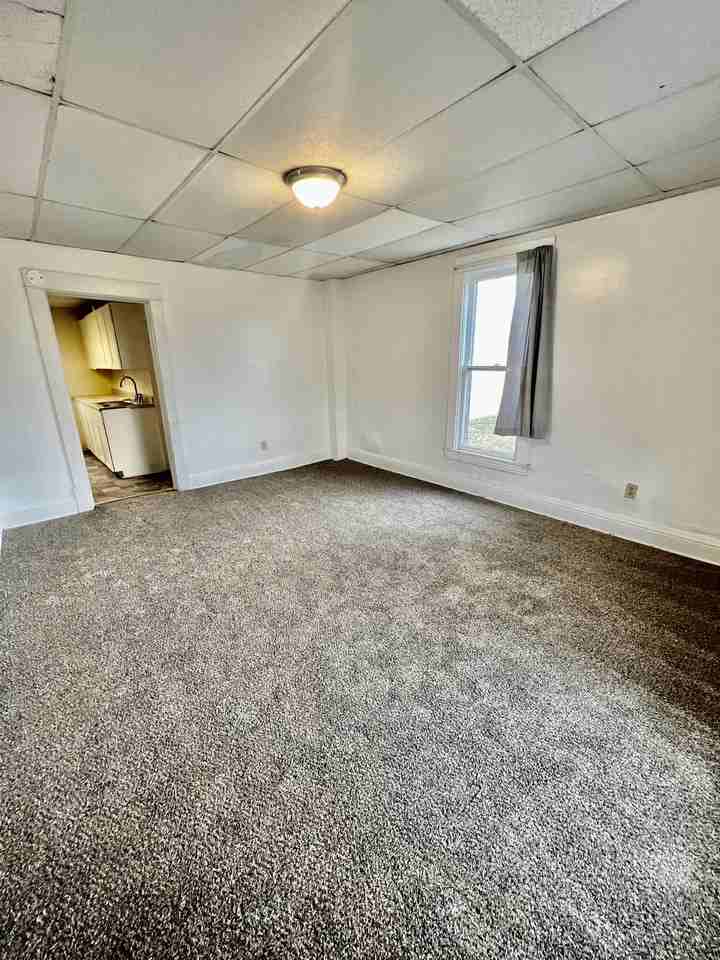 975 Dorsey Ave #1 - Photo 4 of 34