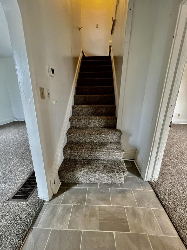 975 Dorsey Ave #1 - Photo 7 of 34