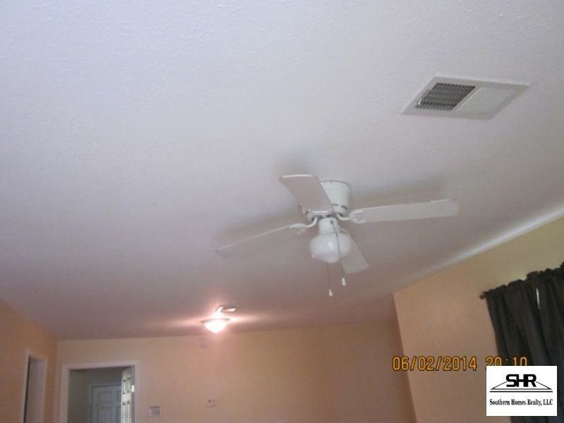 553 S 1st St - Photo 3 of 5