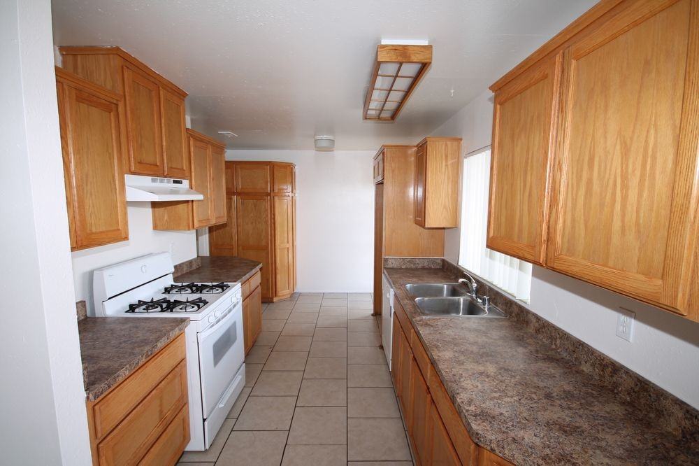 15178 Darnell Dr - Photo 3 of 12