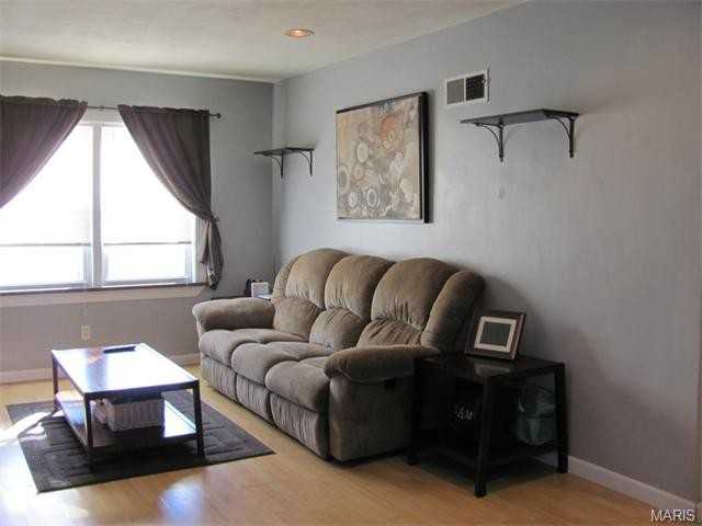 1743 Crystal Ct - Photo 2 of 13