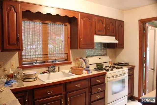 67 Bellot Rd - Photo 2 of 8