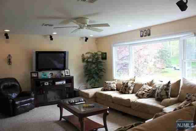 14 Ash Ct - Photo 2 of 18