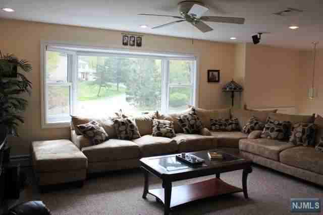 14 Ash Ct - Photo 3 of 18