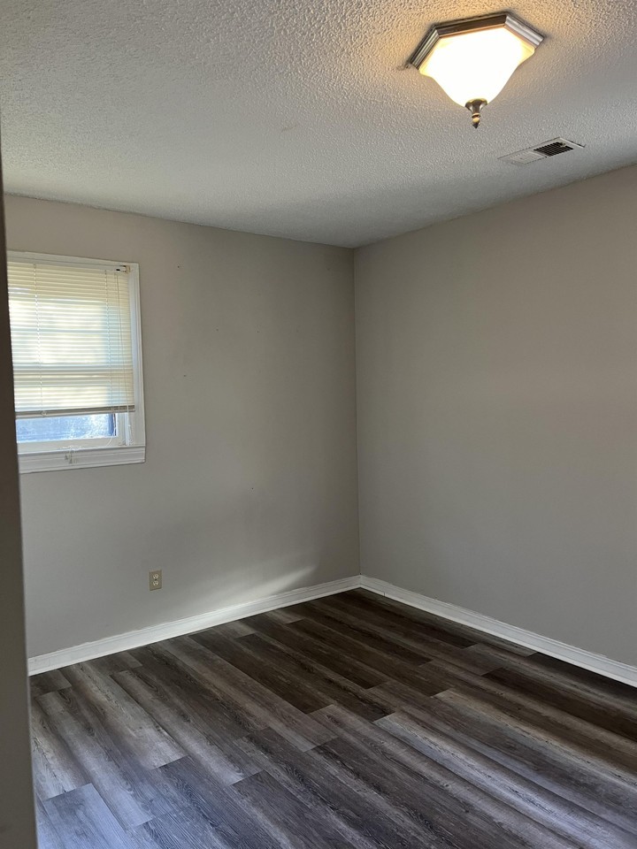 1885 Elmwood Dr #1 - Photo 2 of 10