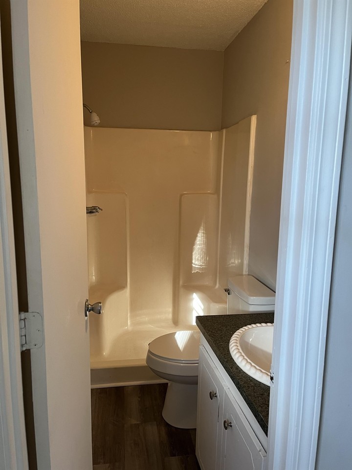1885 Elmwood Dr #1 - Photo 4 of 10