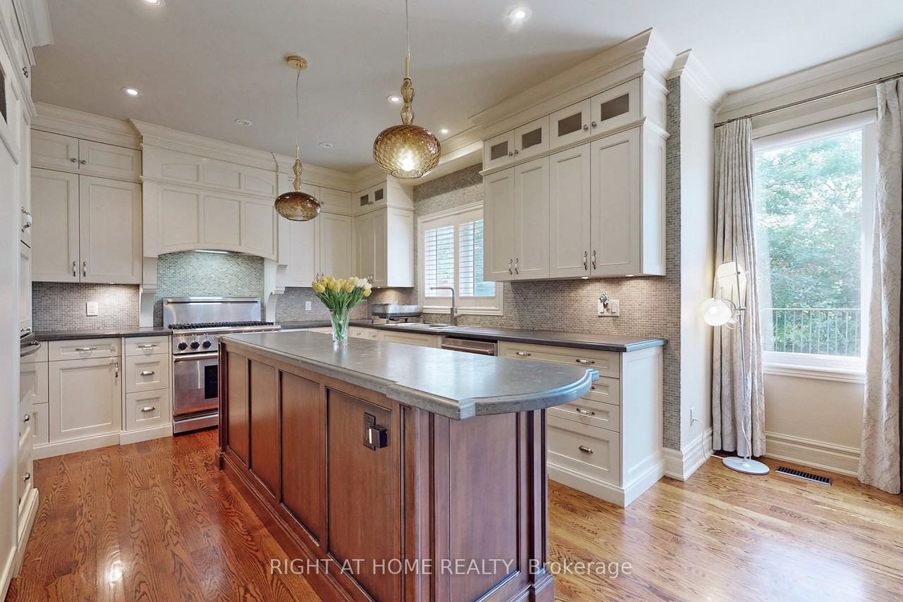 88 Langtry Place - Photo 3 of 6
