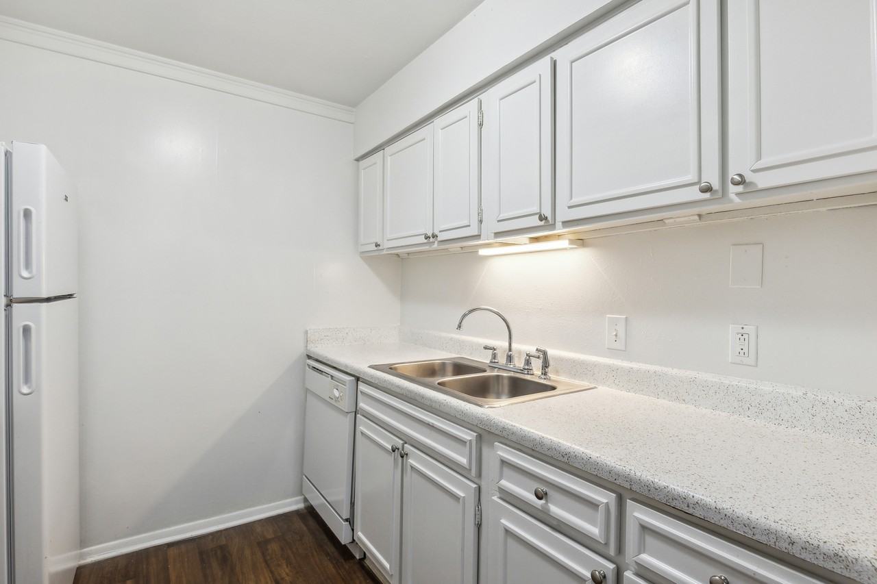 The Fairway Club Apartments 55 Villa Road, Greenville, SC 29615 Zumper