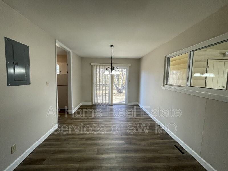 1941 S Ventura Ave - Photo 3 of 10