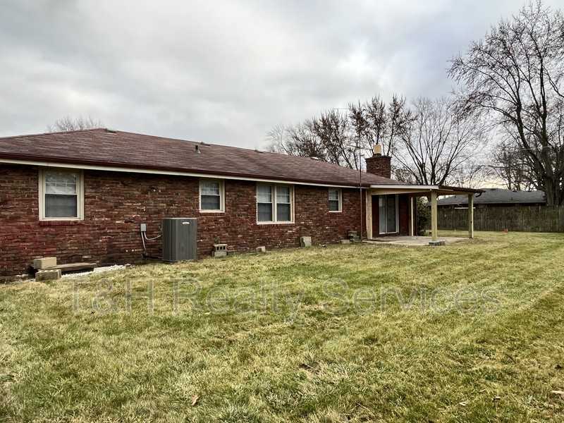 2219 Meadow Way - Photo 3 of 18