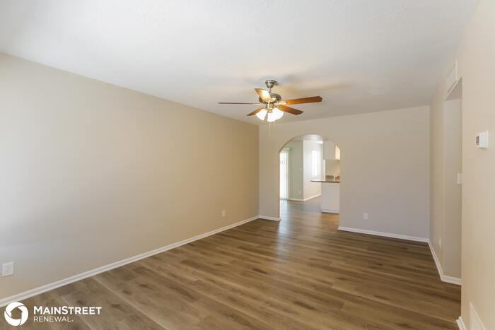 1034 W Dragoon Ave - Photo 3 of 16