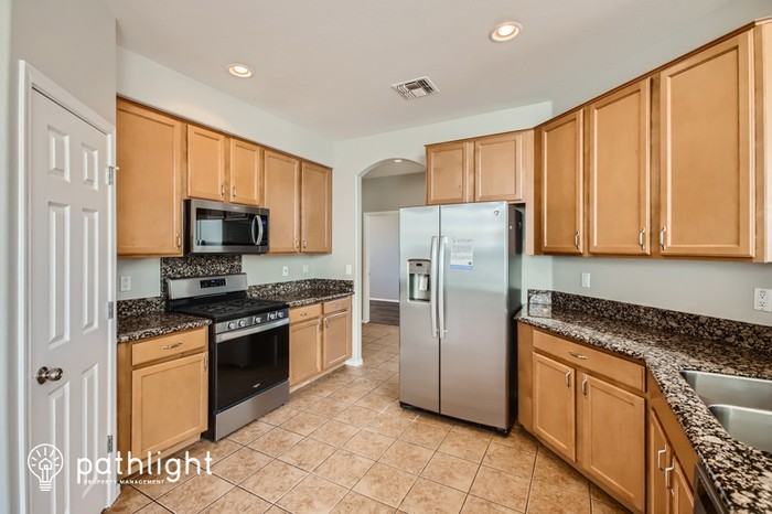 15375 W Roanoke Ave - Photo 2 of 24