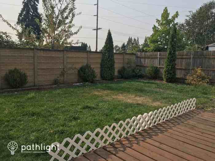 2440 Sw Taylor Dr - Photo 2 of 3