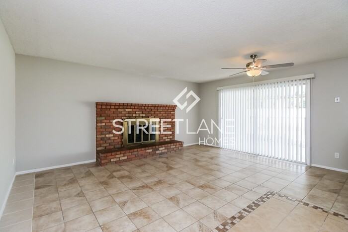 2040 E Yale Dr - Photo 2 of 16