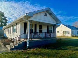 featured image of 907 E Broadway St #1