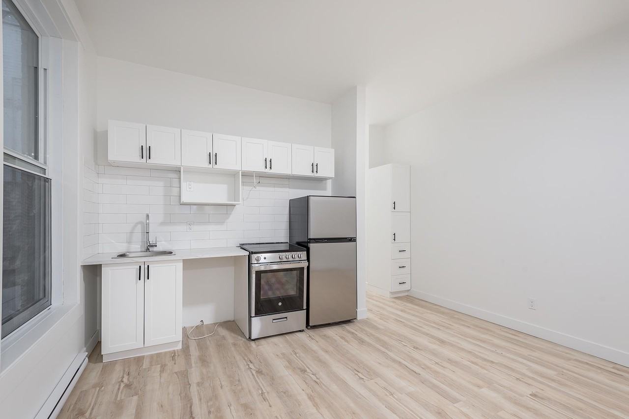 1401 Aylwin - Photo 2 of 11