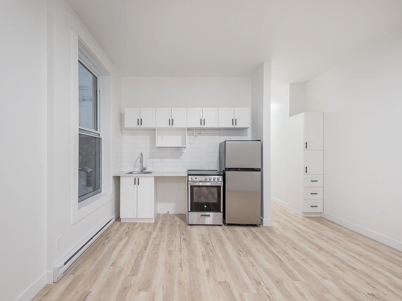 1401 Aylwin - Photo 3 of 11