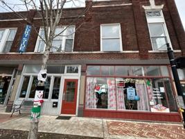 featured image of 129 1/2 W Broadway St #1