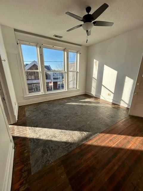 129 1/2 W Broadway St #1 - Photo 4 of 10