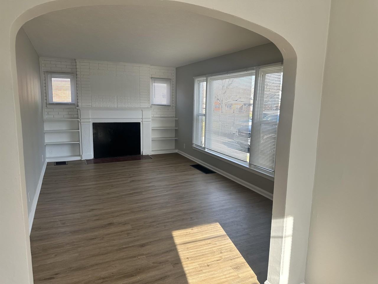 3522 N Oxford St #3522 - Photo 4 of 18