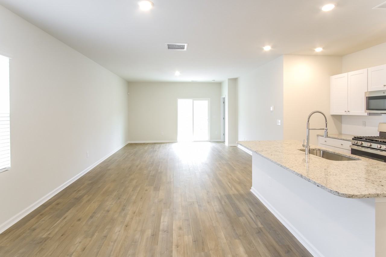 1114 Joywood Dr - Photo 3 of 20