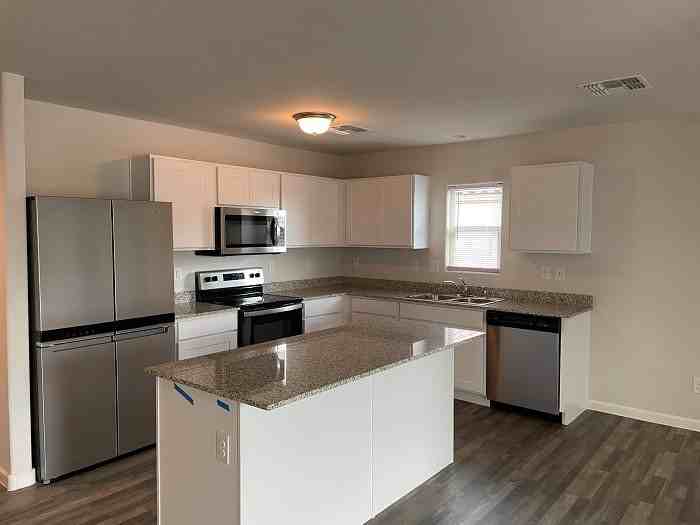 801 South Silvercreek Lane - Photo 3 of 11