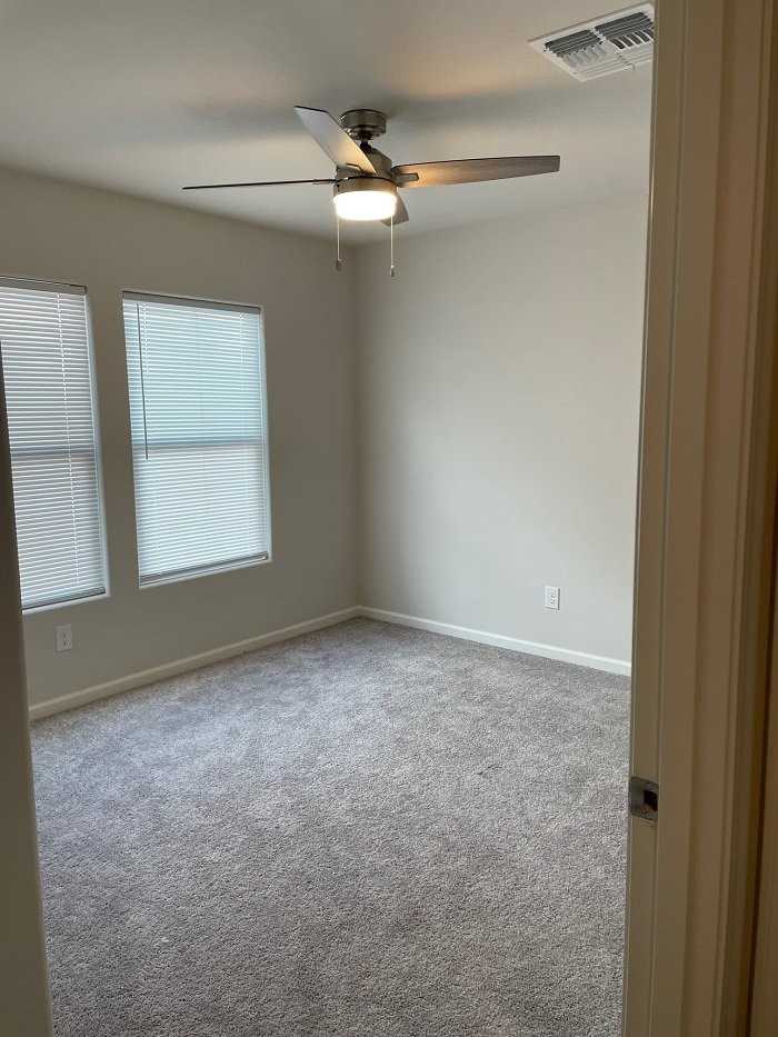 801 South Silvercreek Lane - Photo 4 of 11