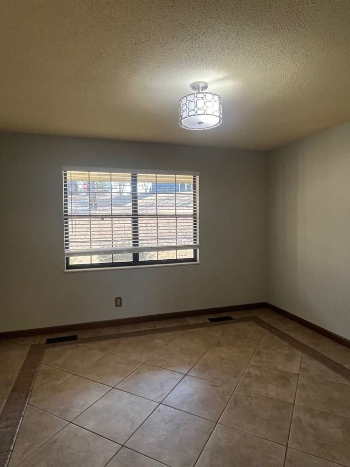 1452 Buxton Drive - Photo 7 of 18