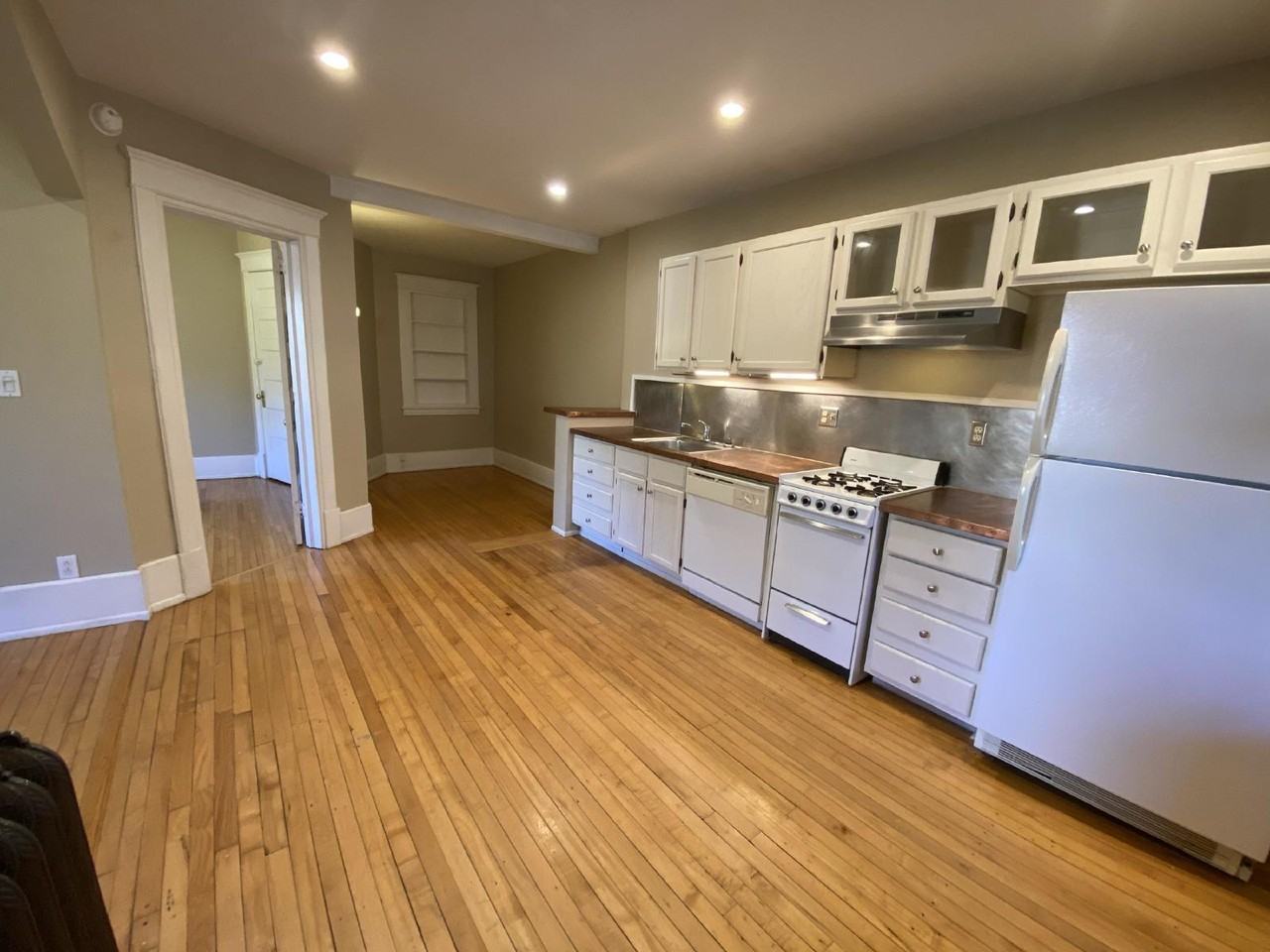 2006 2000/2002 Dupont Ave S #8 - Photo 6 of 18