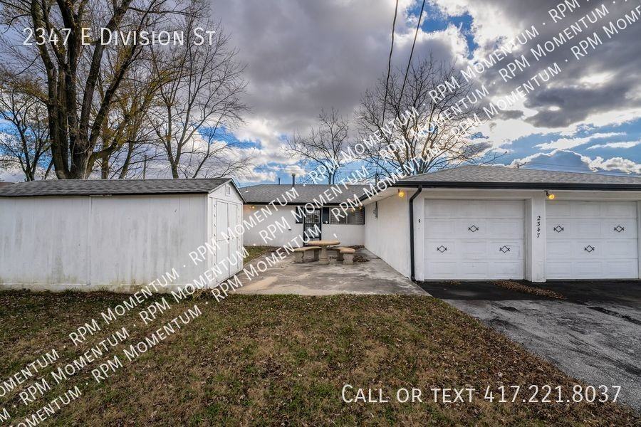 2347 E Division St - Photo 2 of 20