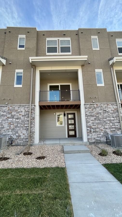 15588 W Warren Ave - Photo 3 of 34