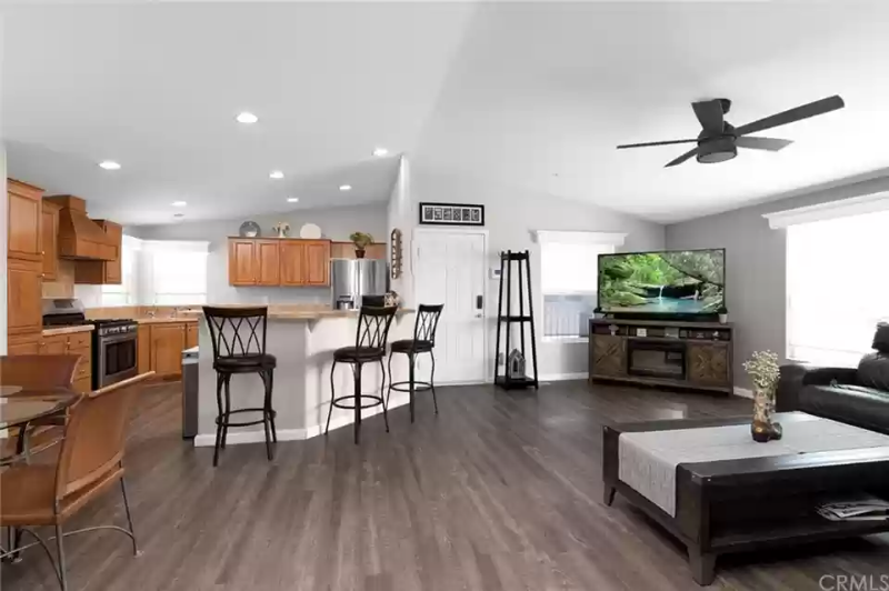 38425 E Benton Rd - Photo 2 of 32