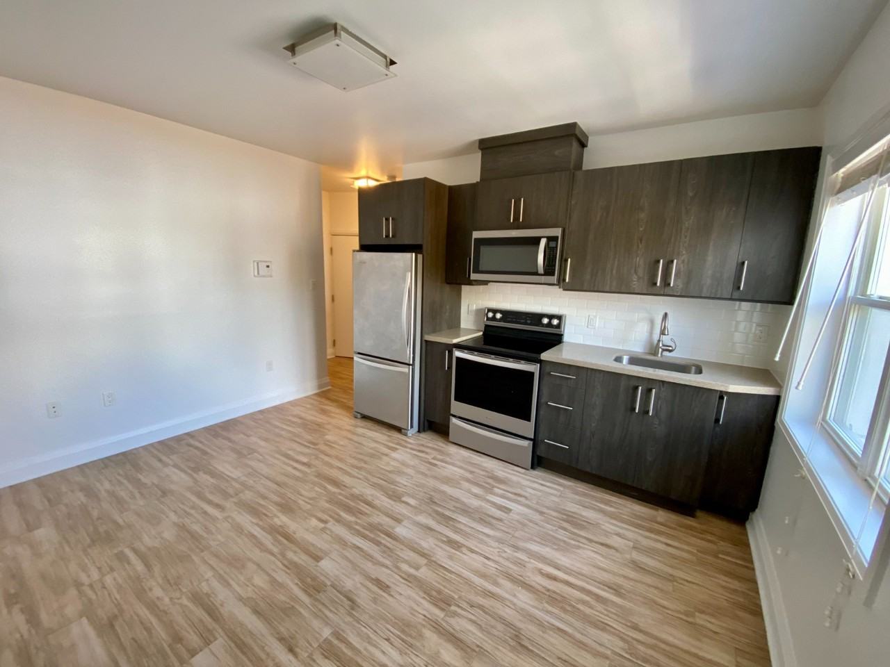 3110 Lake Shore Blvd W #3 - Photo 2 of 12