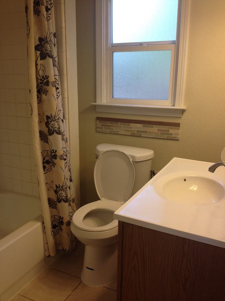 1359 E 9th St #A - Photo 5 of 6