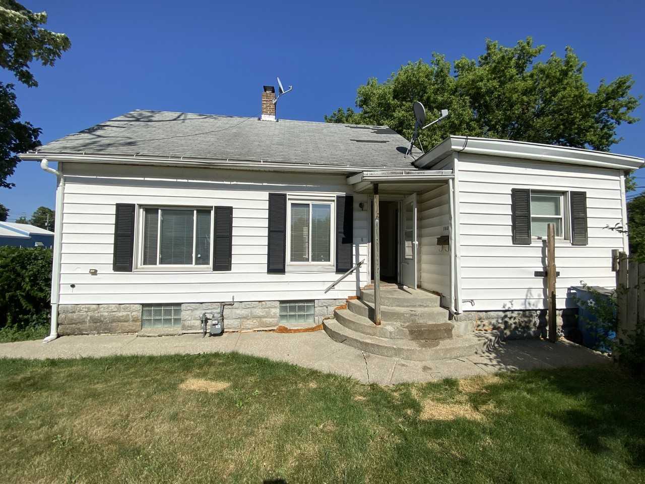 103 E 9th St NA, Mishawaka, IN 46544 3 Bedroom House for 1,000/month