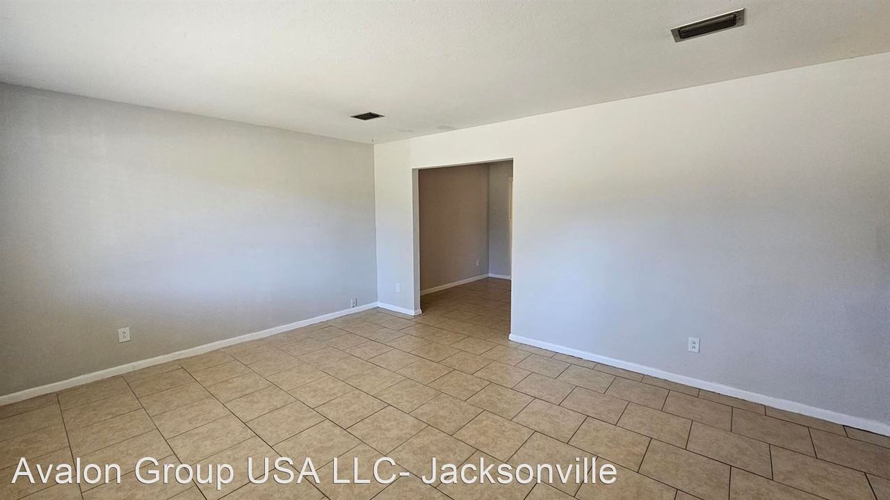 3743 Cavanaugh Dr - Photo 2 of 15