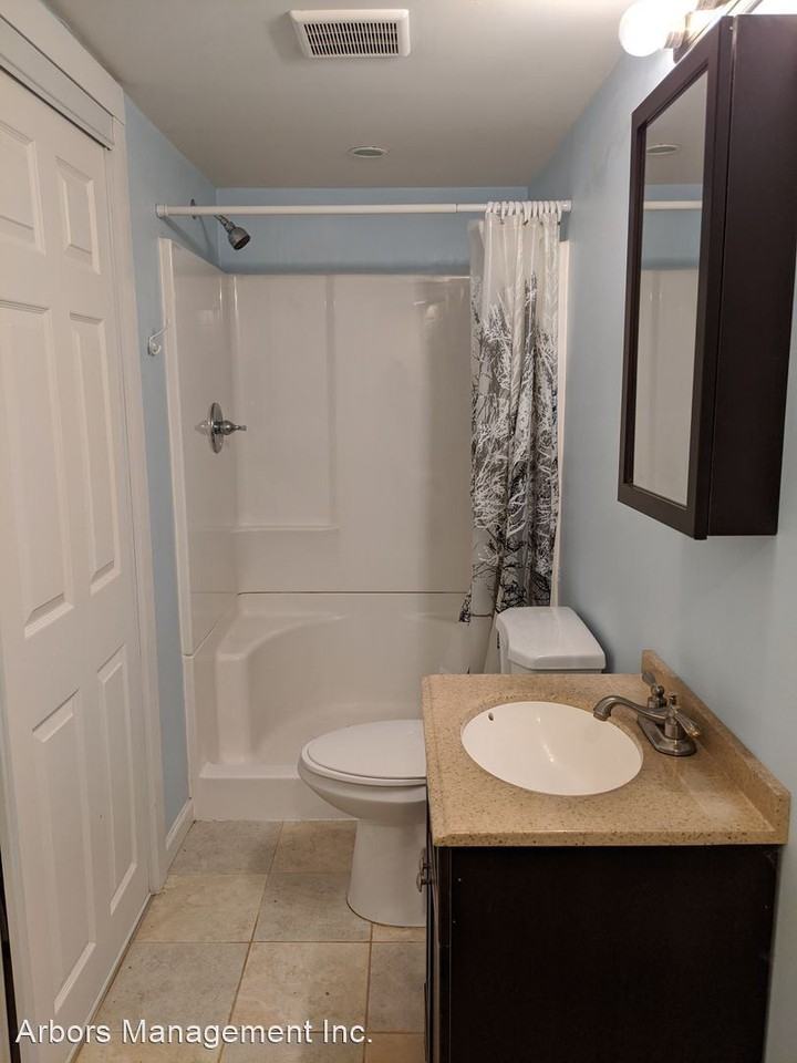 202 Oak St - Photo 3 of 14