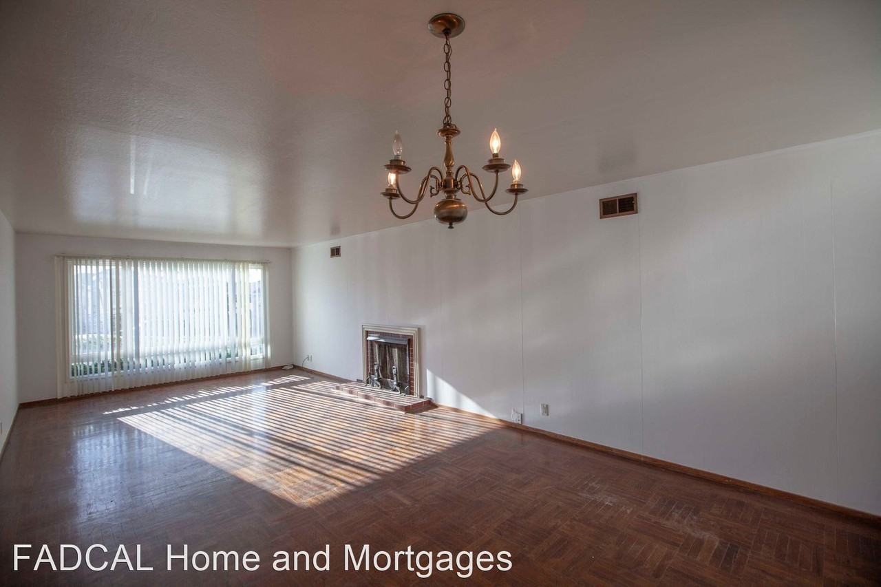 745 Skyline Dr - Photo 2 of 16