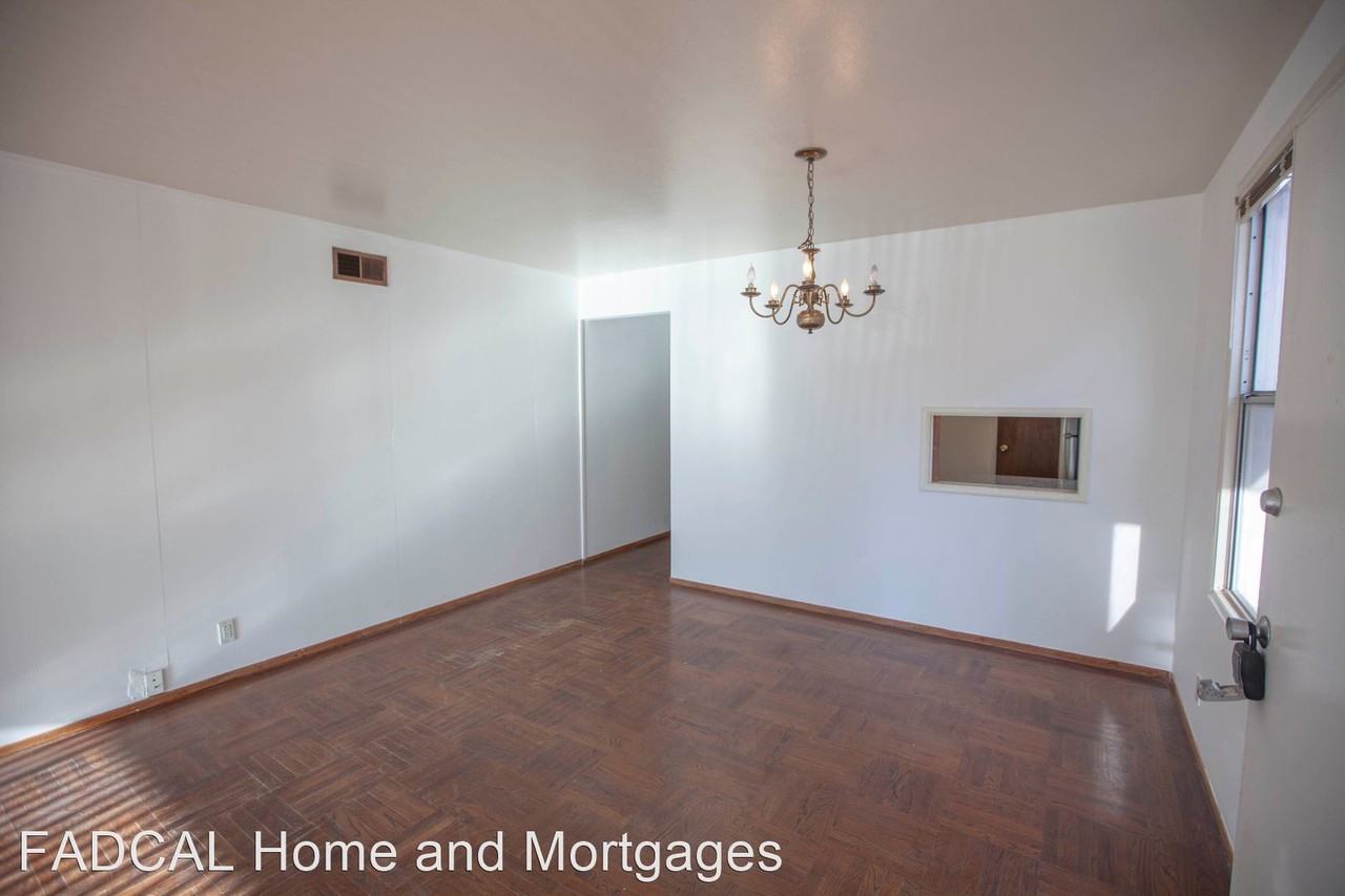 745 Skyline Dr - Photo 3 of 16