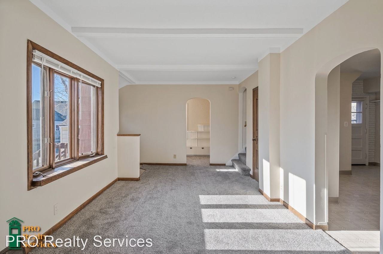 207 1st St Sw - Photo 2 of 25