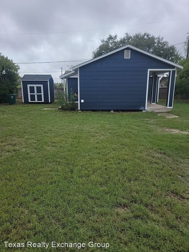 317 Glenoak Dr. - Photo 2 of 13