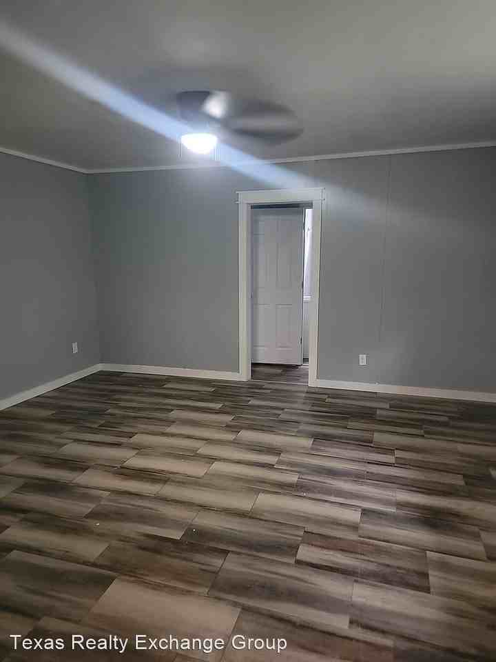 317 Glenoak Dr. - Photo 3 of 13