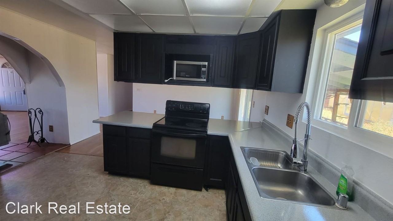 160 Utah St - Photo 2 of 22