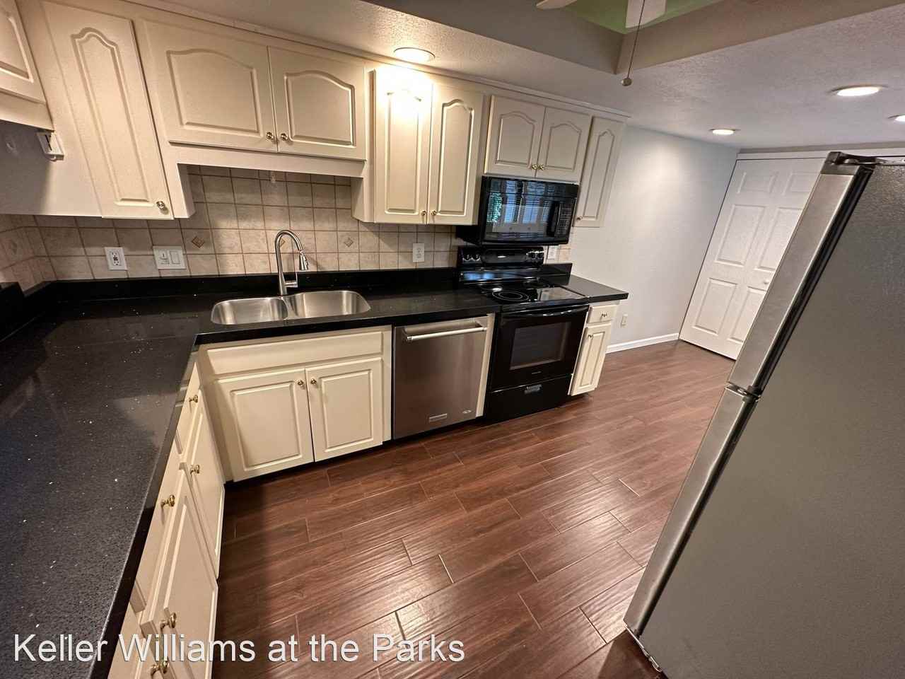 1539 Pickwood Ave - Photo 3 of 18