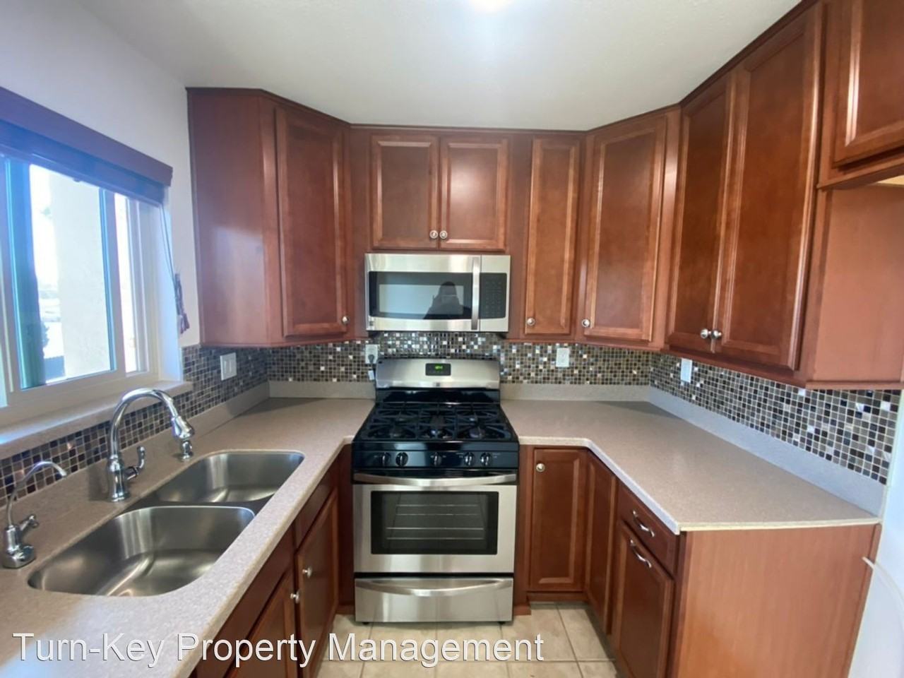 2212 Pine St - Photo 2 of 50