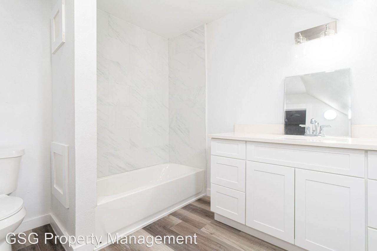 174 Woodstock Way - Photo 2 of 16
