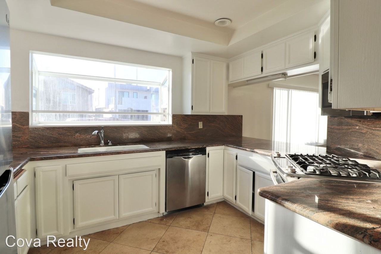 860 Dunes St - Photo 3 of 21