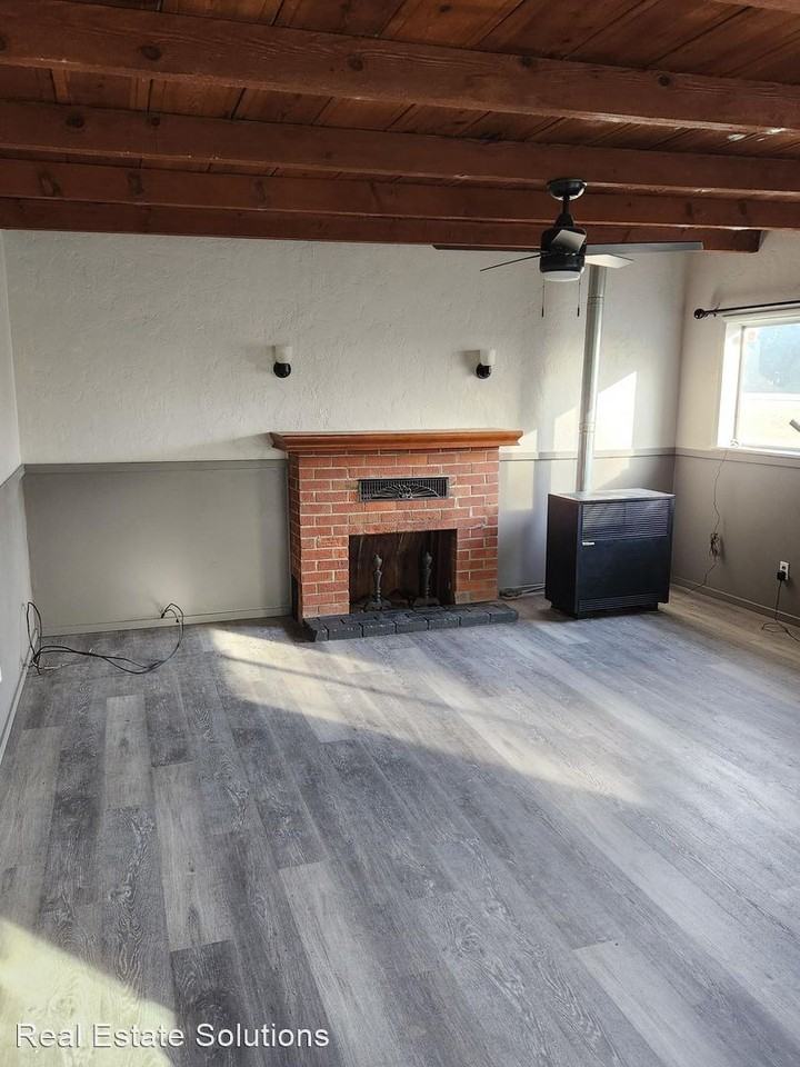 3760 Main St - Photo 3 of 6